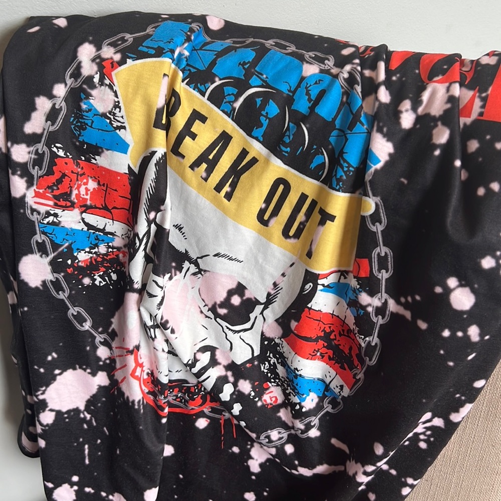 Skull graphic tee